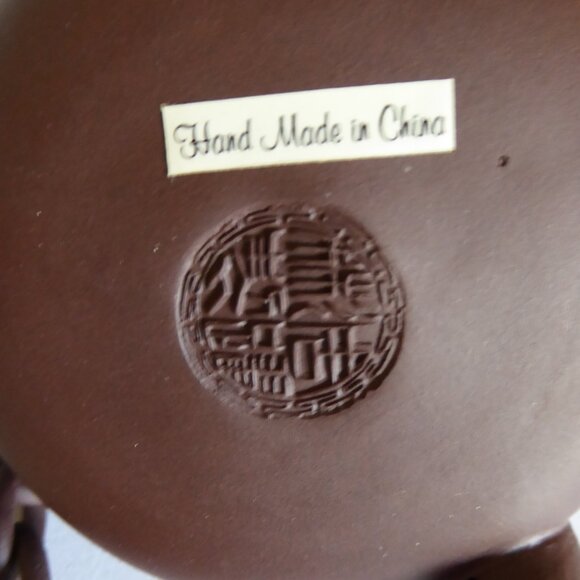 VINTAGE NEW TRADITIONAL CHINESE YIXING ZISHA LID & CHAIN HANDMADE CLAY TEAPOT - Picture 13 of 16